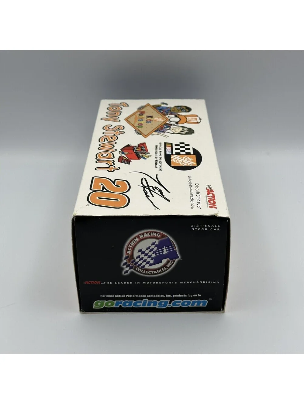 Tony Stewart #20 Home Depot Kids Workshop 2000 NASCAR 1:24 Diecast Action
